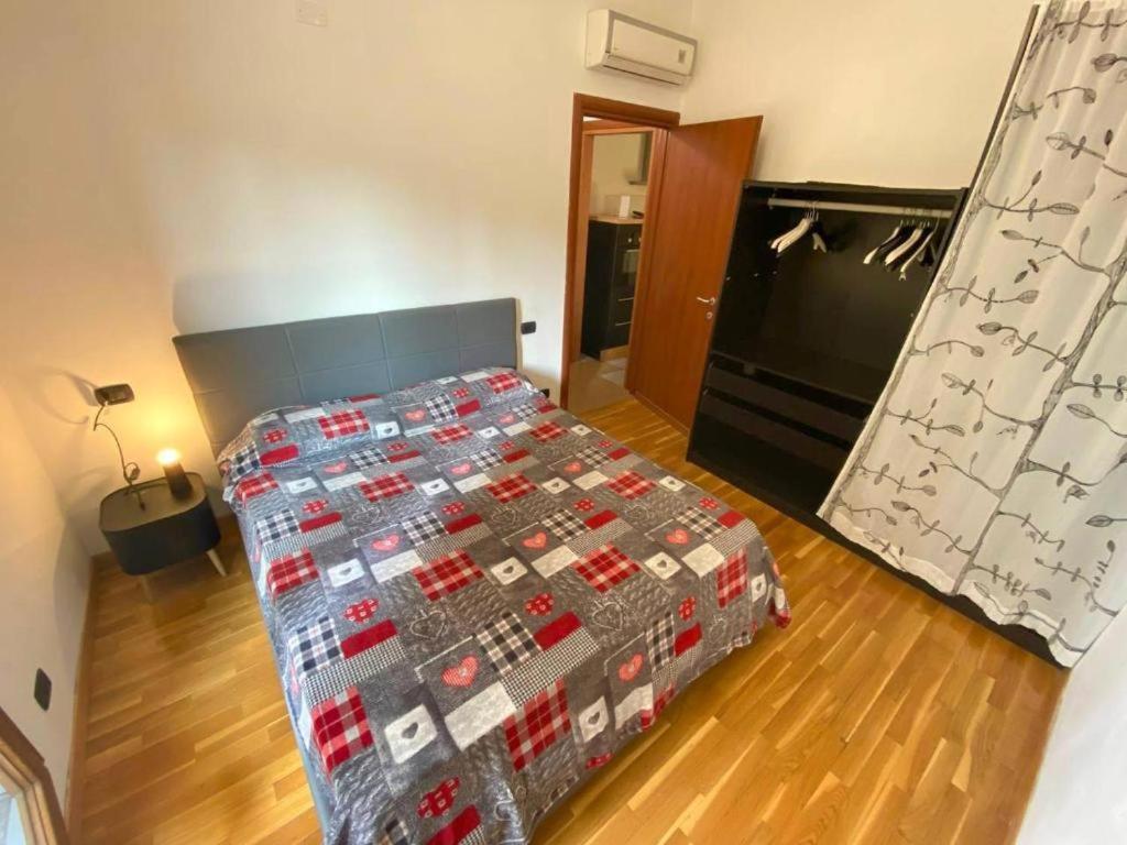 Conte Rosso House, Con Doppia Terrazza In Coorte Tranquilla A Due Passi Da Stazione E Metropolitana Lambrate Apartment มิลาน ภายนอก รูปภาพ