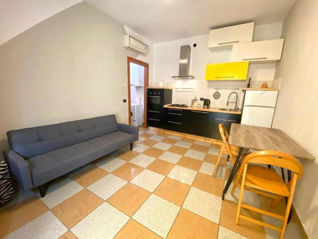 Conte Rosso House, Con Doppia Terrazza In Coorte Tranquilla A Due Passi Da Stazione E Metropolitana Lambrate Apartment มิลาน ภายนอก รูปภาพ