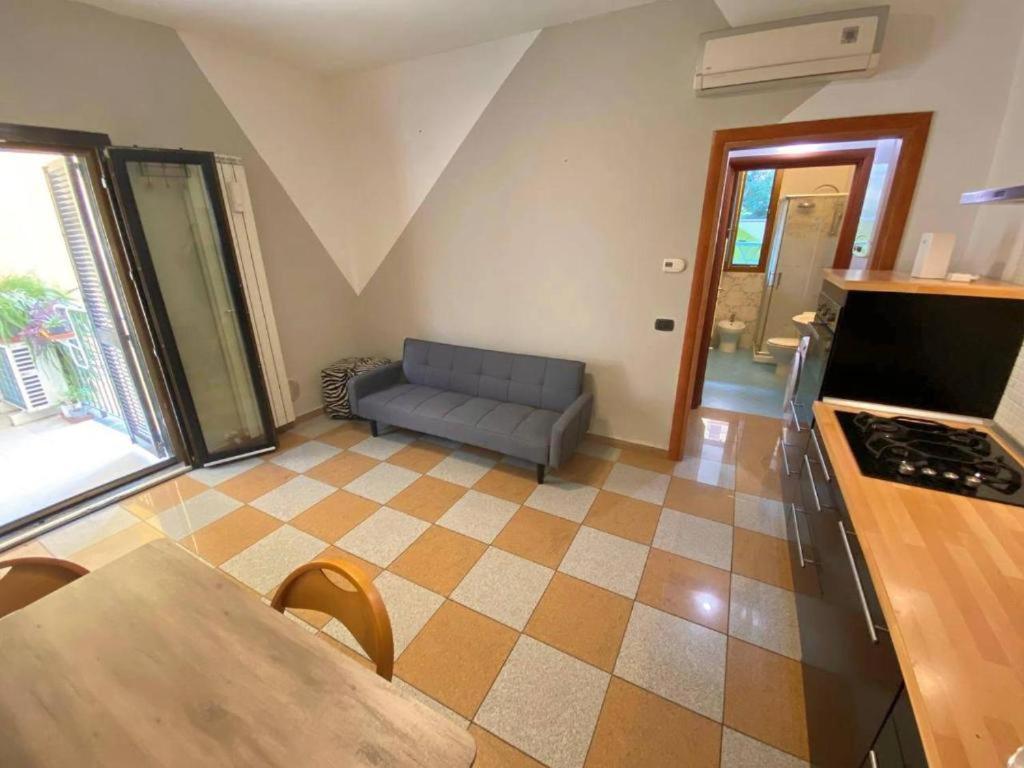Conte Rosso House, Con Doppia Terrazza In Coorte Tranquilla A Due Passi Da Stazione E Metropolitana Lambrate Apartment มิลาน ภายนอก รูปภาพ